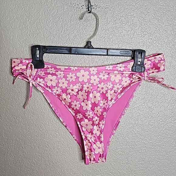 NWT H&M Medium Pink Peach Daisy print Scrunch butt bikini bottom - Picture 1 of 4